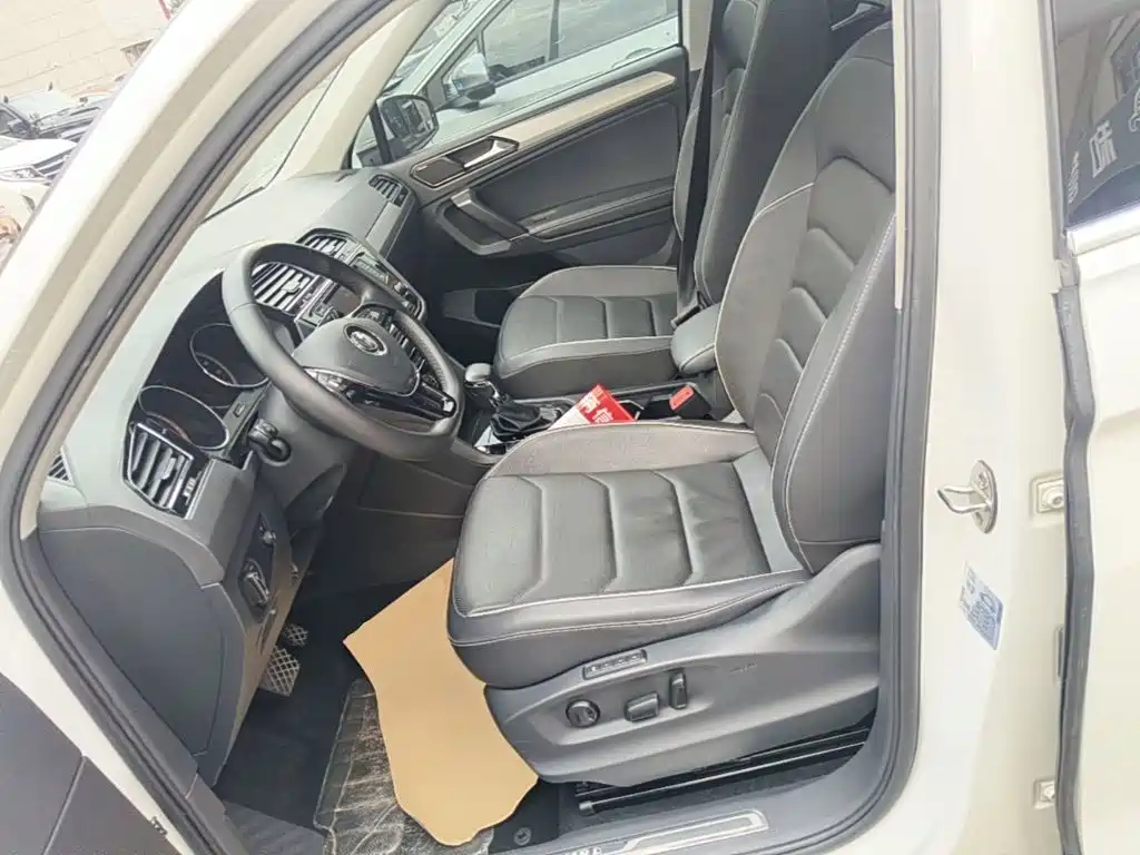 Volkswagen Tiguan L — миниатюра 15
