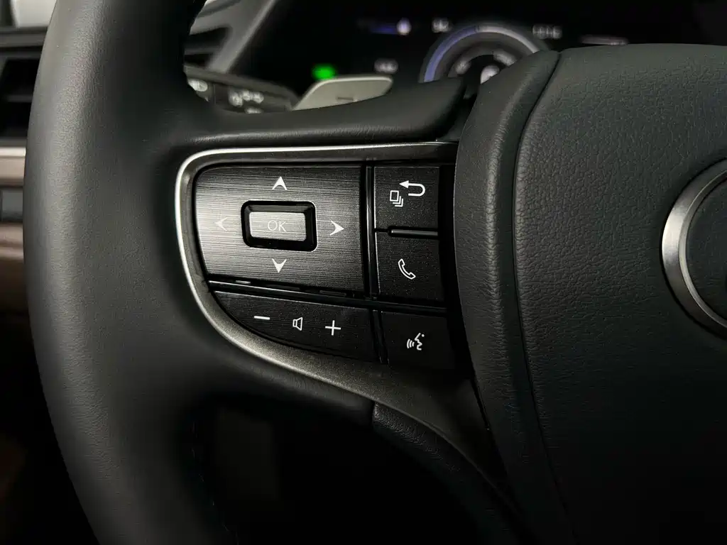 Lexus ES — миниатюра 23