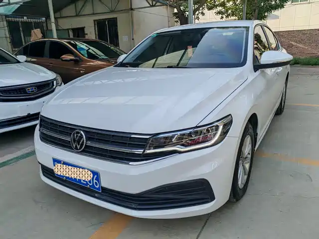 VOLKSWAGEN BORA