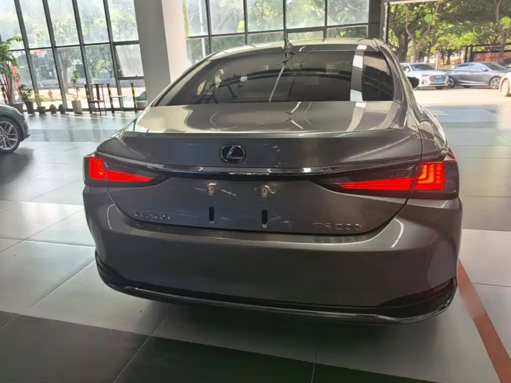 Lexus ES — миниатюра 6