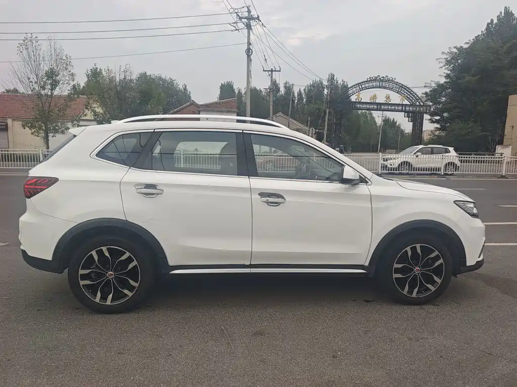 Roewe RX5 — миниатюра 3
