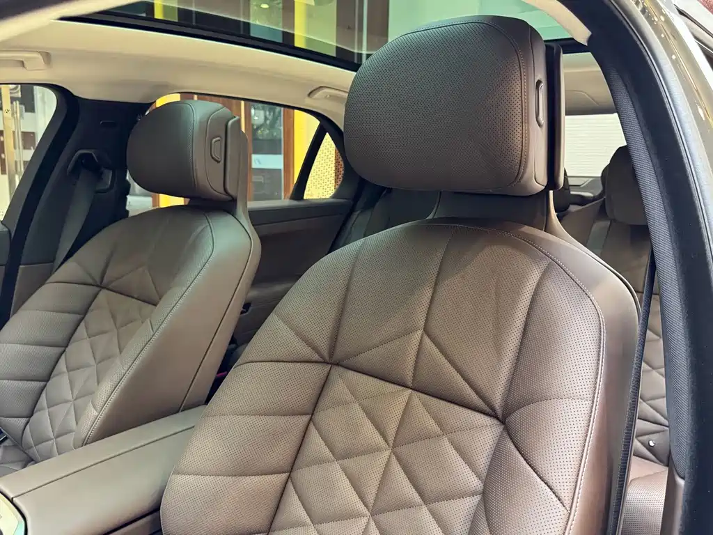 BMW 7 Series — миниатюра 15