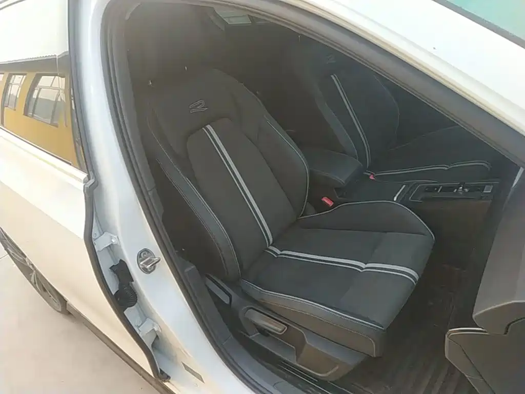 Volkswagen Golf — миниатюра 25