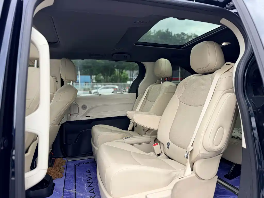 Toyota Granvia — миниатюра 14