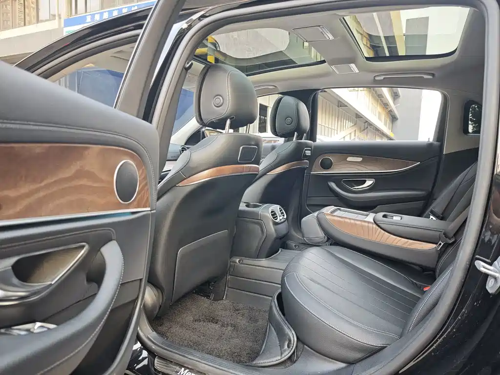 Mercedes-Benz E-Class — миниатюра 7