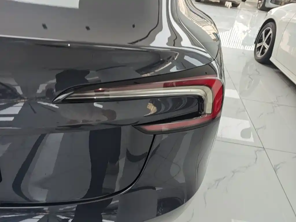 Tesla Model 3 — миниатюра 8