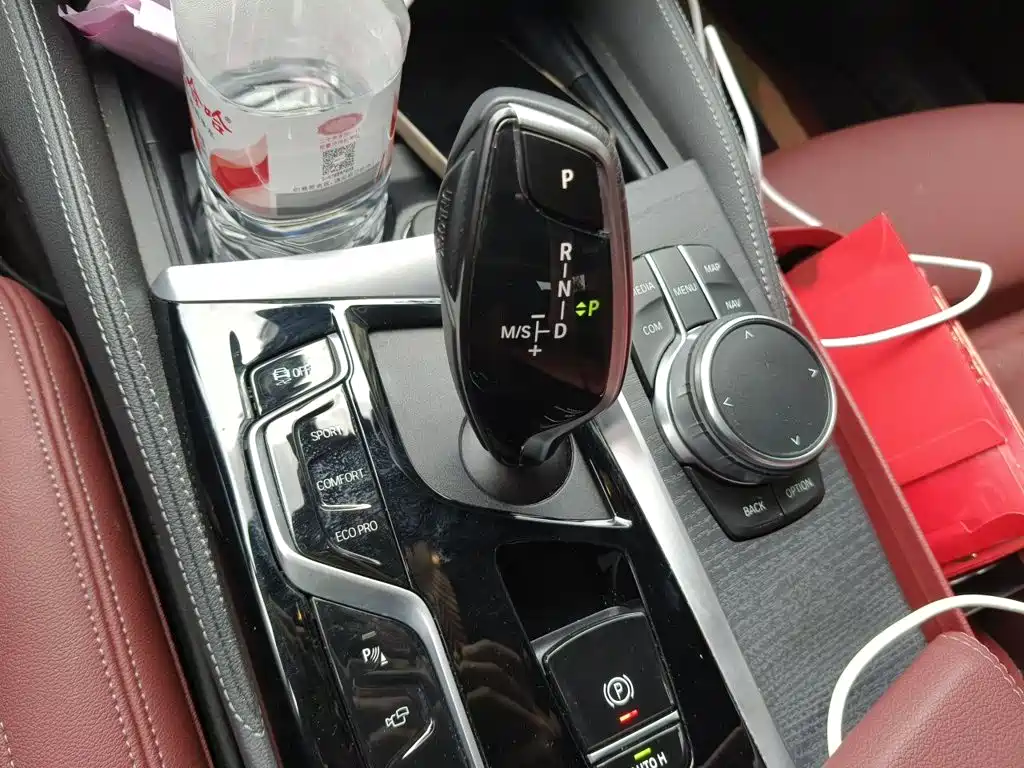 BMW 5 Series — миниатюра 7