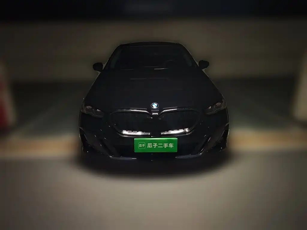 BMW 5 Series — миниатюра 24
