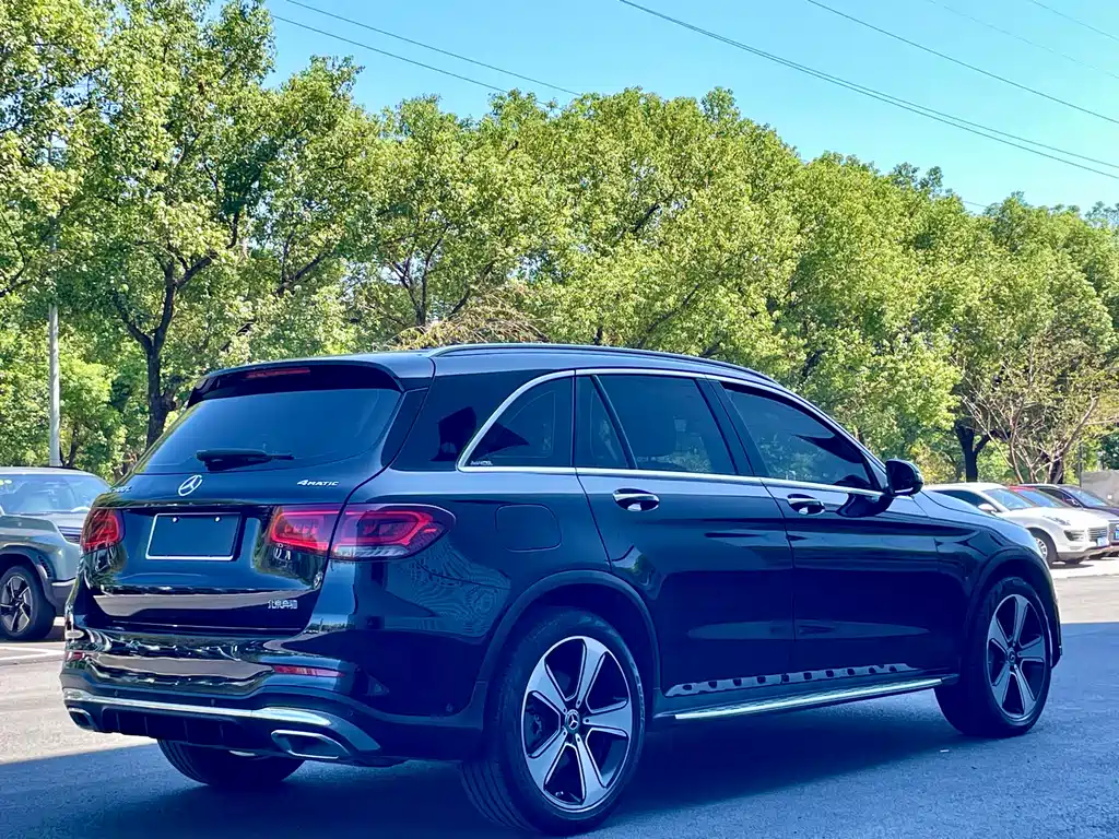 MERCEDES-BENZ GLC