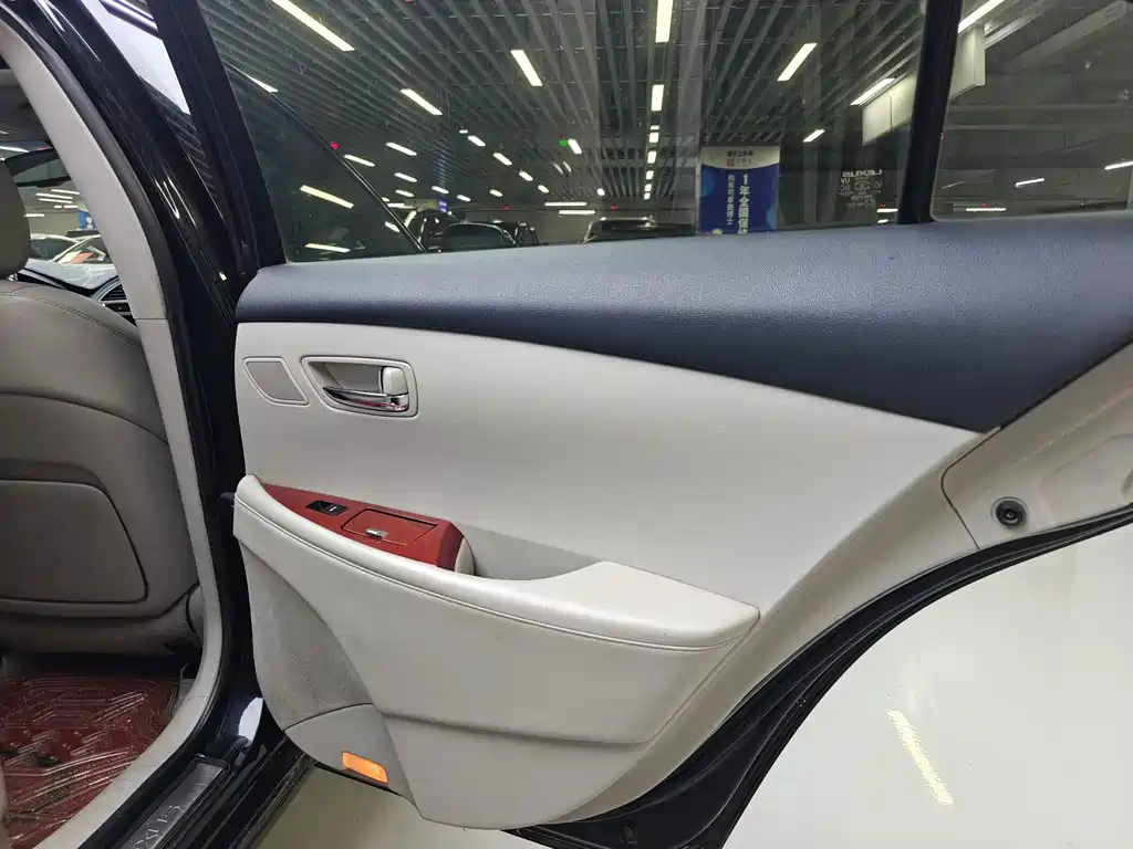 Lexus ES — миниатюра 8