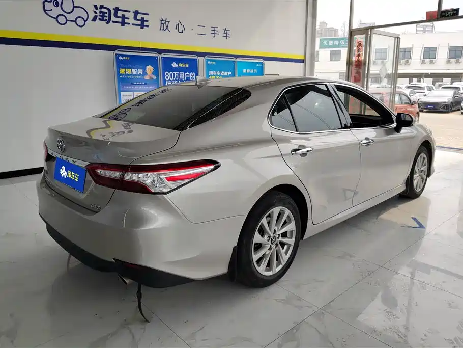 TOYOTA CAMRY