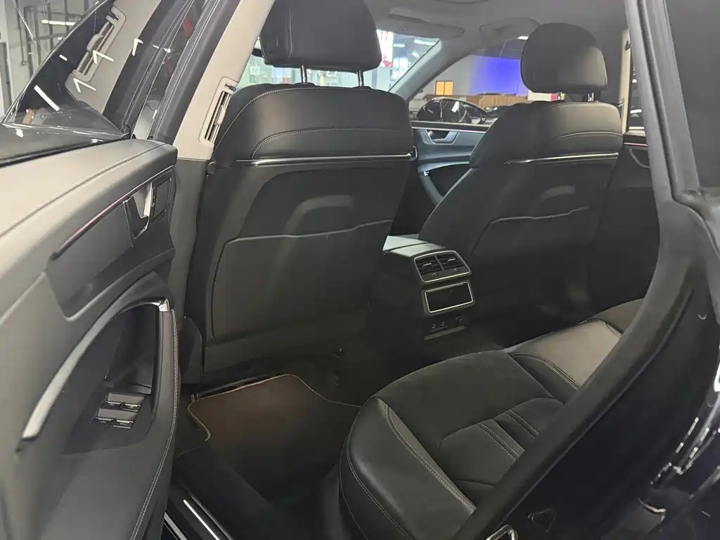 Audi A7L — миниатюра 8