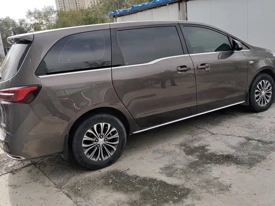 Buick GL8 — миниатюра 3
