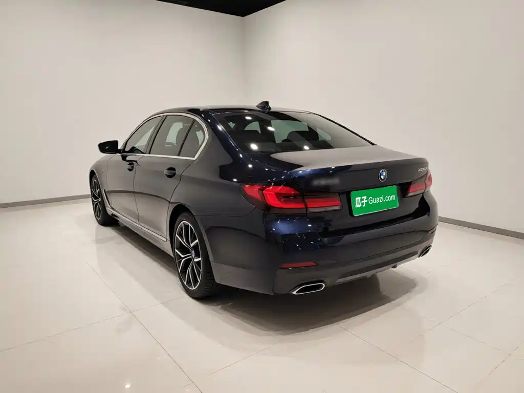 BMW 5 Series — миниатюра 4