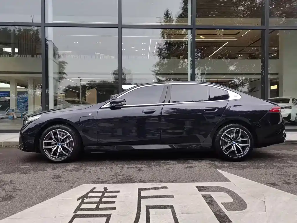 BMW i5 — миниатюра 6