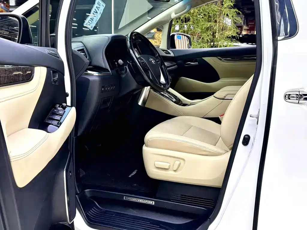 Toyota Vellfire — миниатюра 5