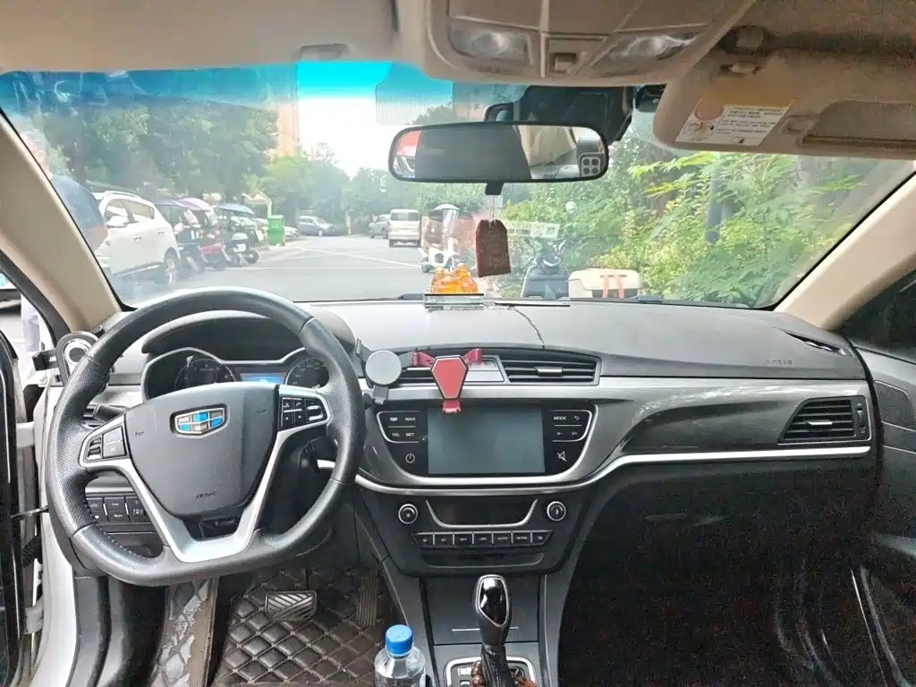 Geely Emgrand — миниатюра 13