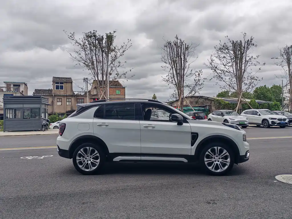 Lynk & Co 01 - фото 4