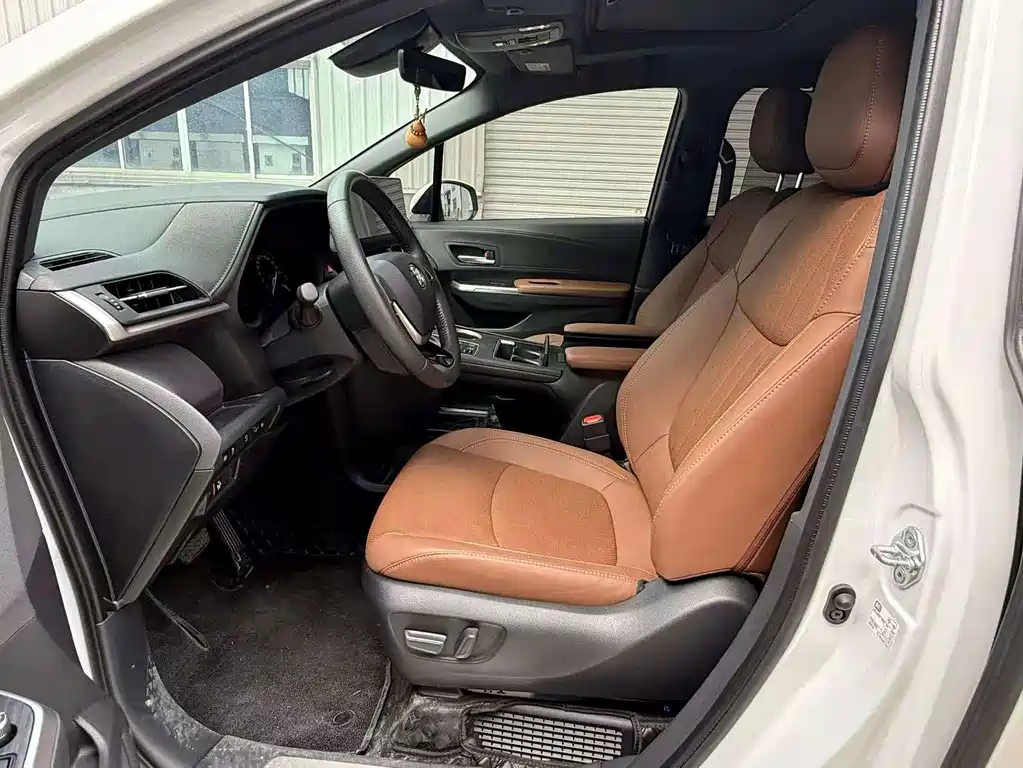 Toyota Sienna — миниатюра 6