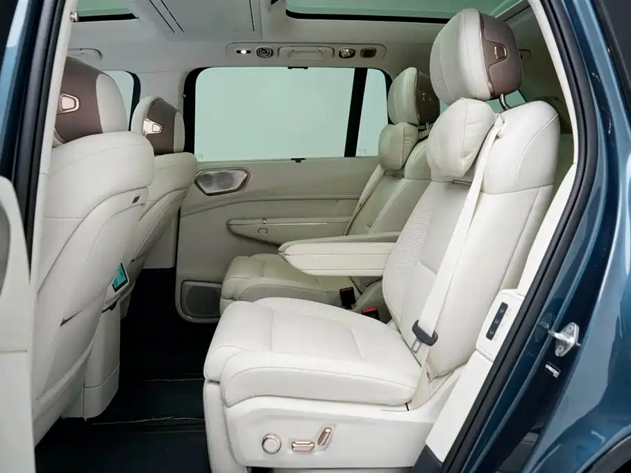 Lynk & Co 900 2025 1.5T Ultra 6 мест
