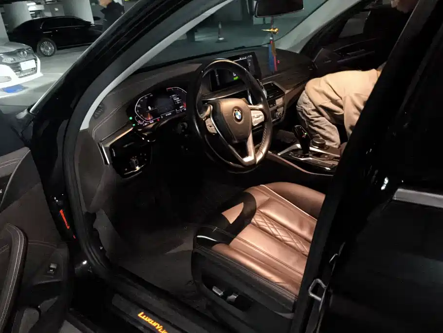 BMW 5 Series — миниатюра 9