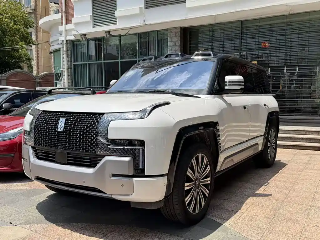2025 Yangwang U8 - zdjęcie 1 z 11