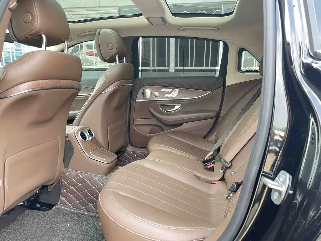 Mercedes-Benz E-Class — миниатюра 9
