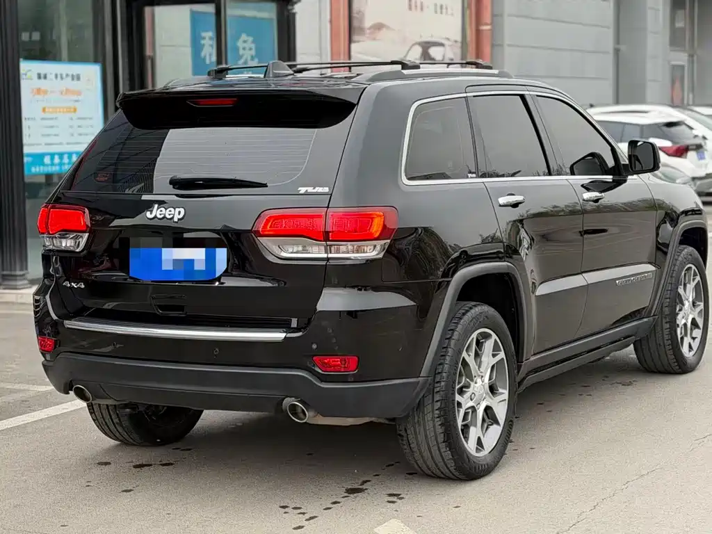 Jeep Grand Cherokee (Import) — миниатюра 4