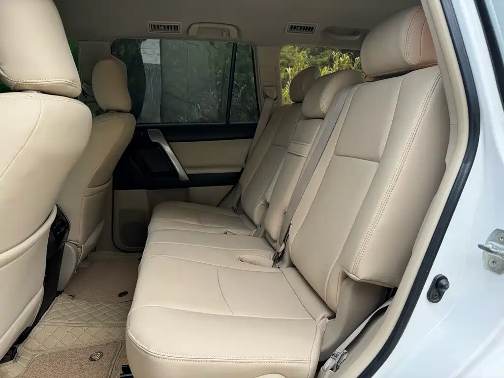 Toyota Land Cruiser Prado 2010 2.7L AT