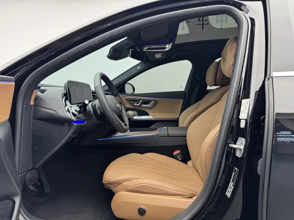 Mercedes-Benz E-Class — миниатюра 11