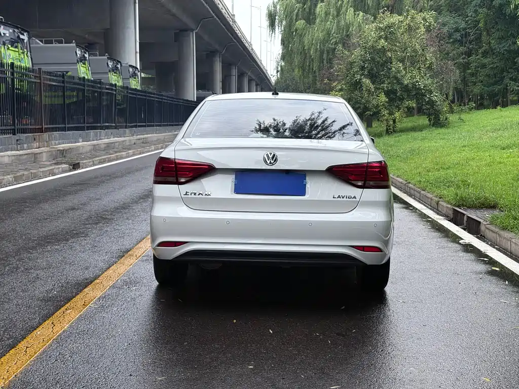 Volkswagen Lavida — миниатюра 4