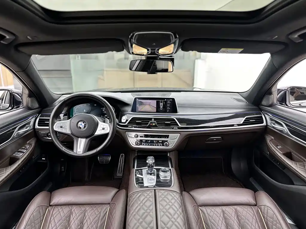 BMW 7 Series — миниатюра 9