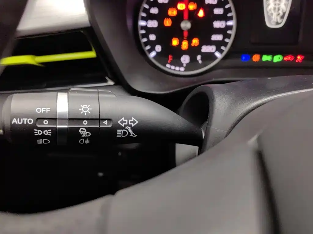 Roewe i5 — миниатюра 21
