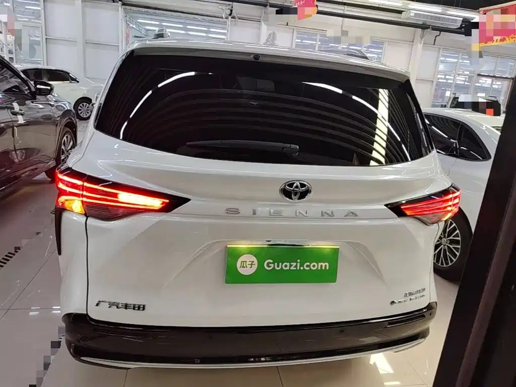 Toyota Sienna — миниатюра 6