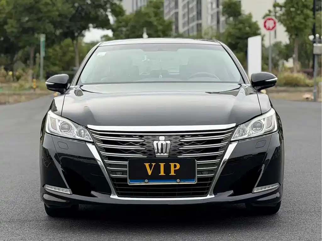 Toyota Crown — миниатюра 2