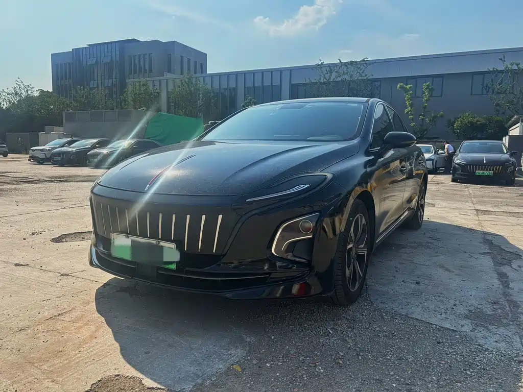 Hongqi E-QM5