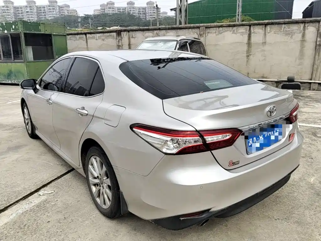 Toyota Camry — миниатюра 5
