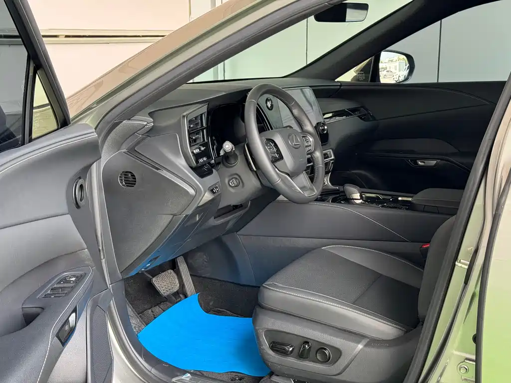 Lexus RX — миниатюра 9