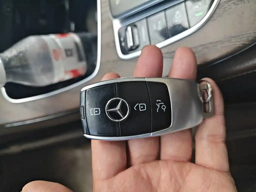 Mercedes-Benz E-Class — миниатюра 12