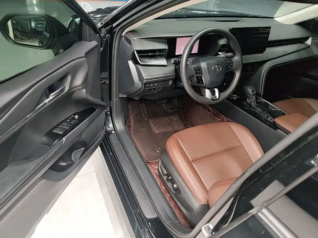 Toyota Camry — миниатюра 16