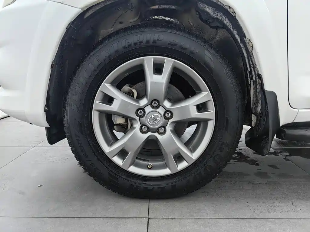 Toyota RAV4 — миниатюра 17
