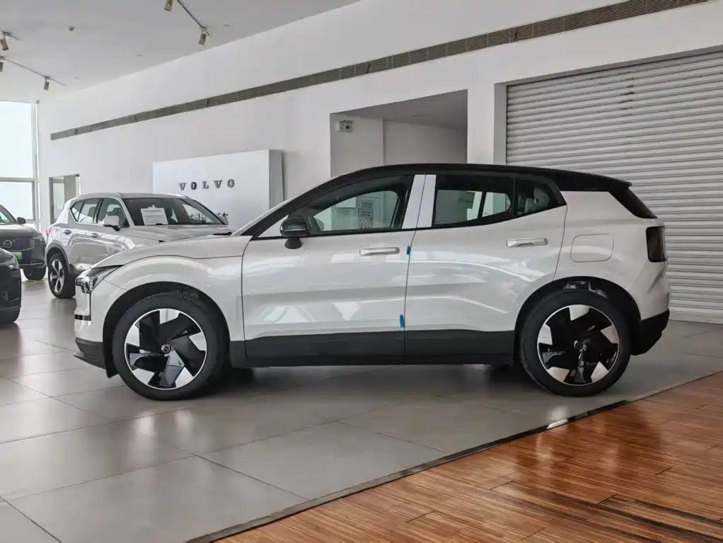 Volvo EX30 2025 Plus