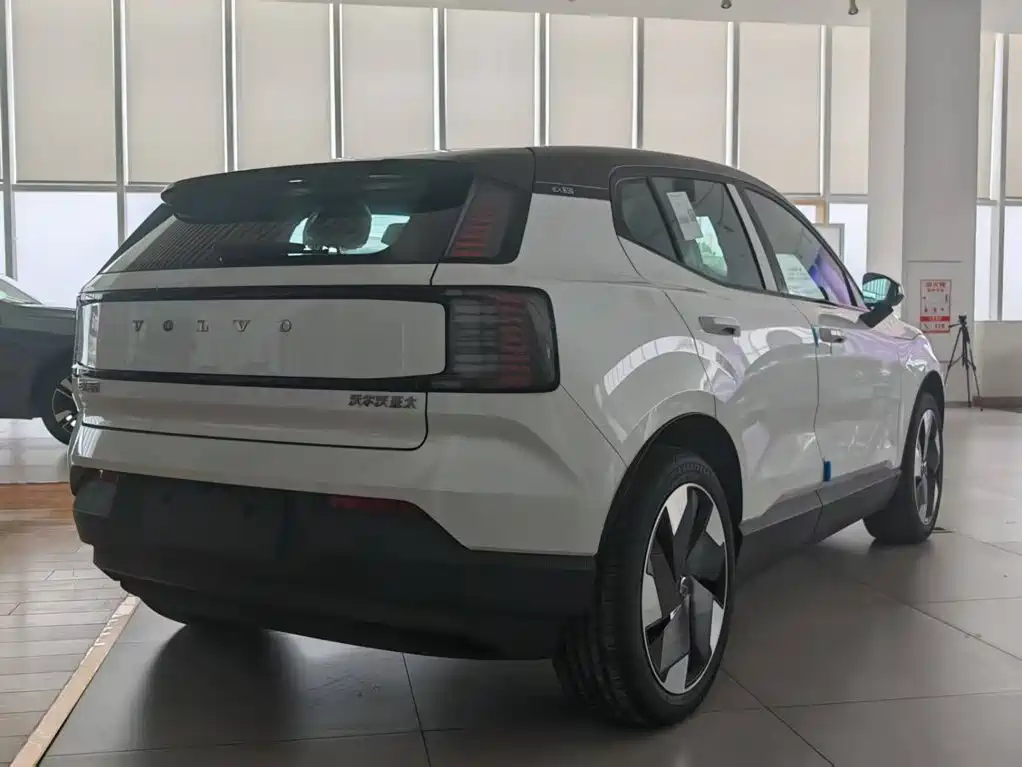 Volvo EX30 2025 Plus