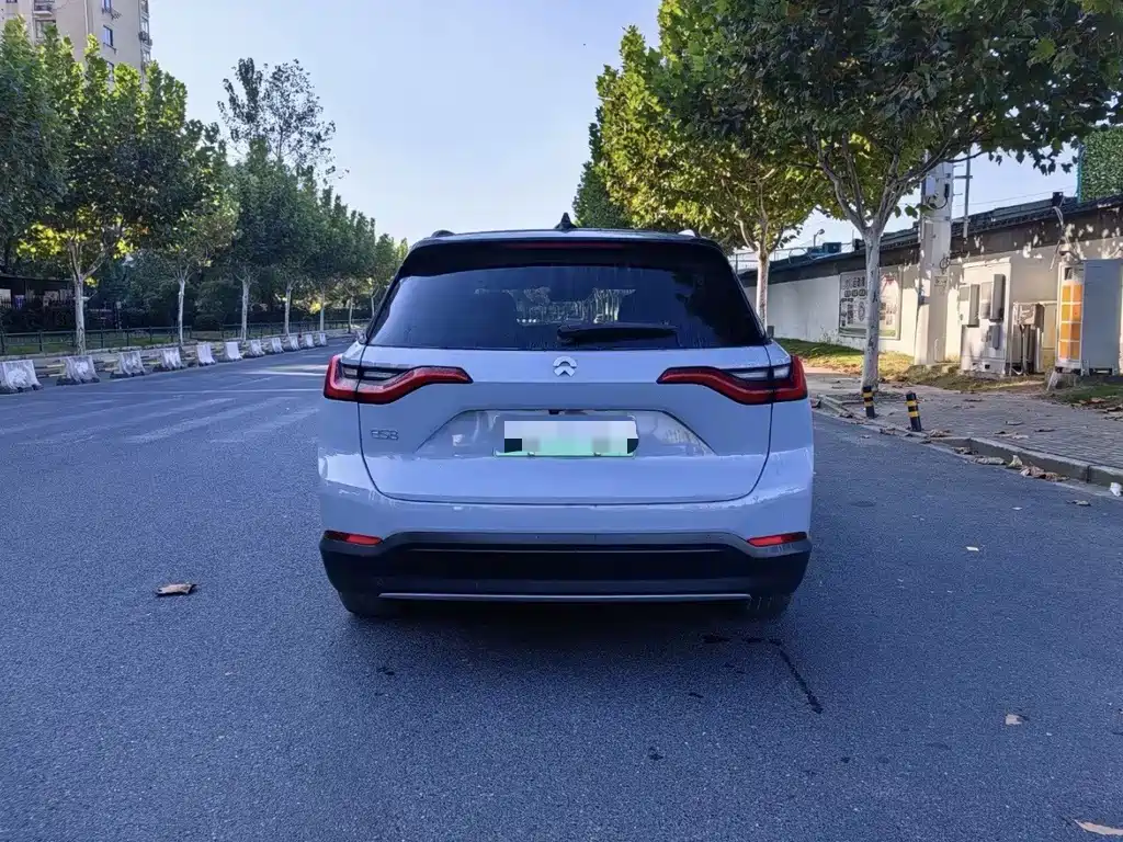 NIO ES8 2020 415KM мест
