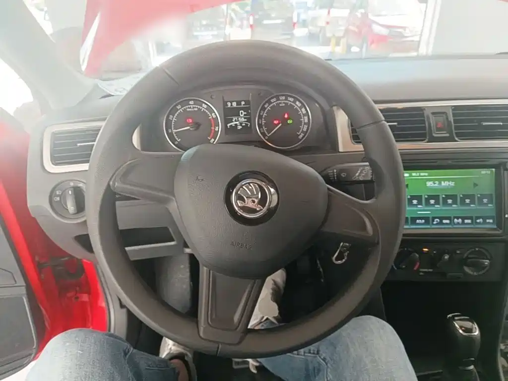 Skoda Rapid Spaceback — миниатюра 11