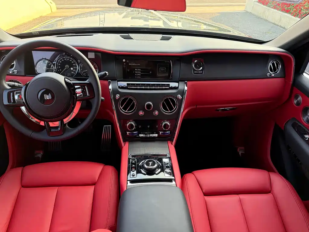 Rolls-Royce Cullinan — миниатюра 3