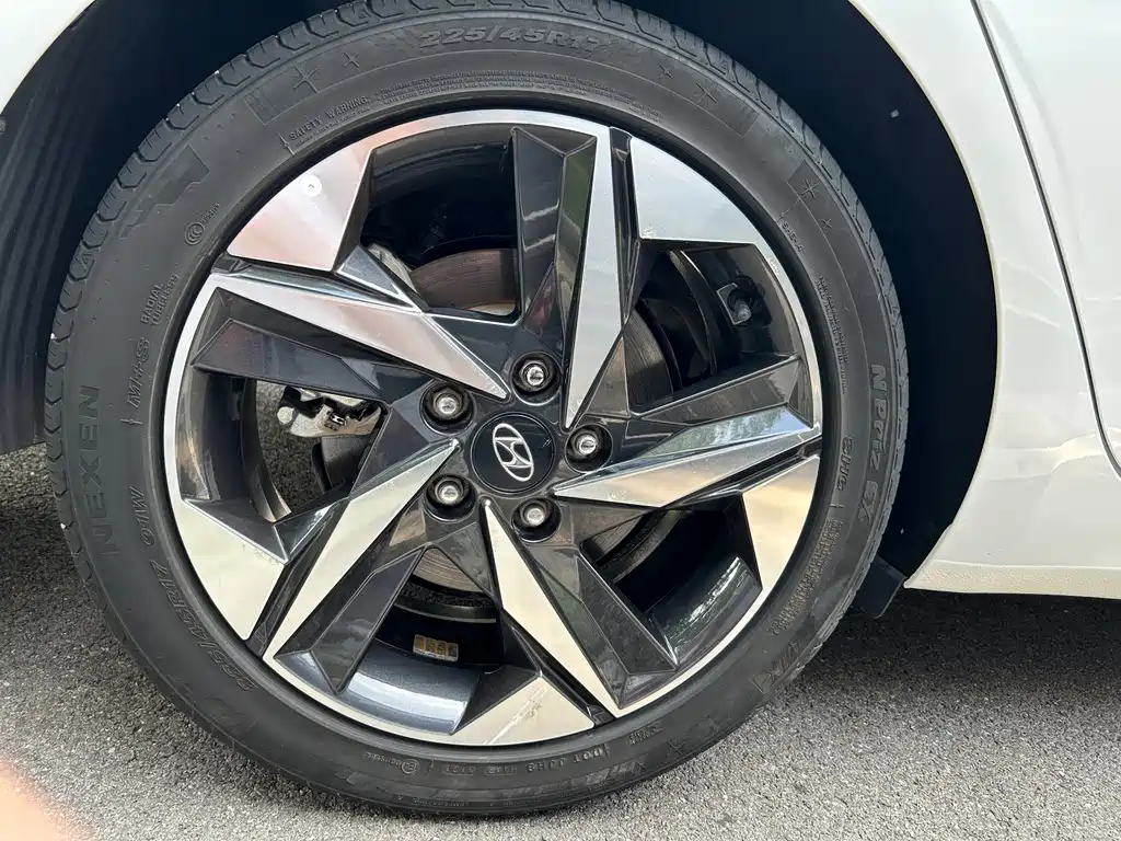 Hyundai Elantra — миниатюра 27