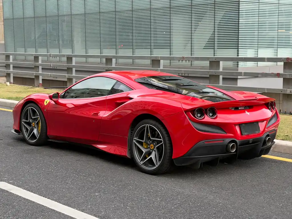 FERRARI F8