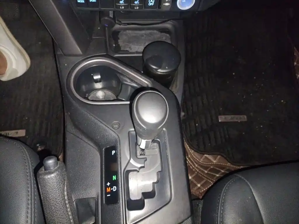 Toyota RAV4 — миниатюра 7