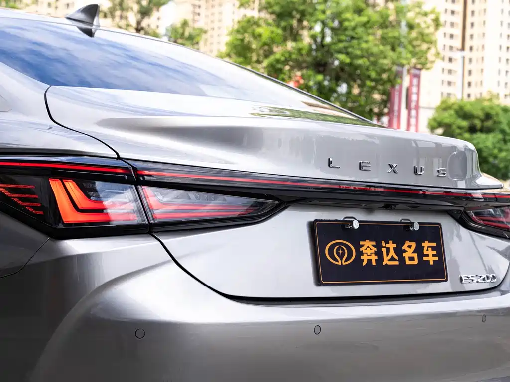 Lexus ES — миниатюра 7